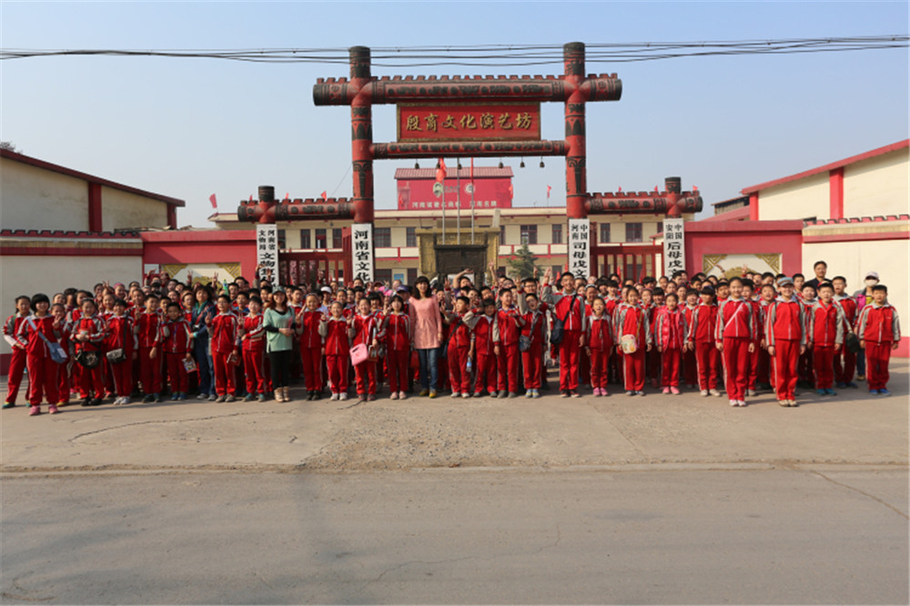 中小學生前來公司生產(chǎn)基地參觀