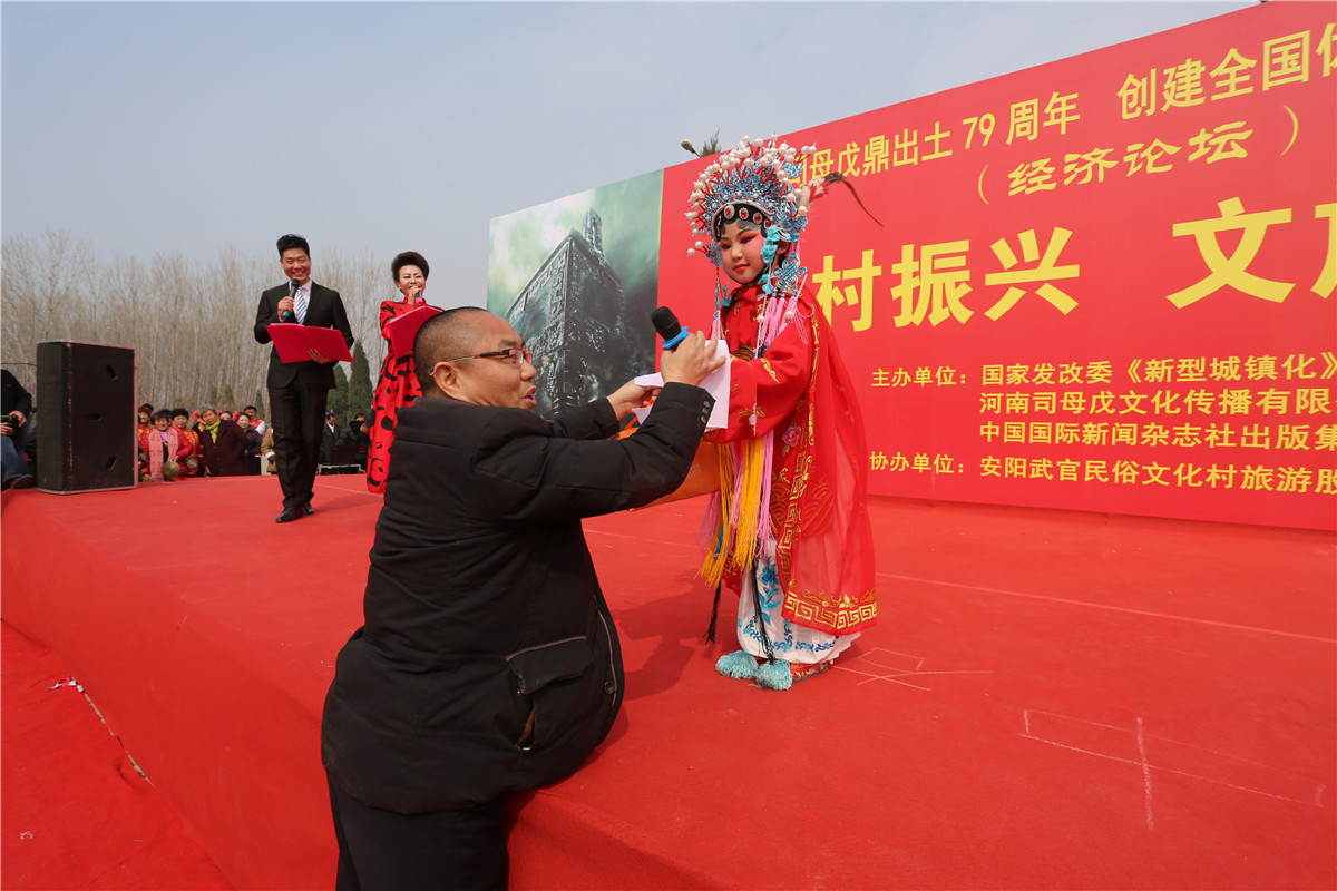 著名豫劇小演員小虎妞與現(xiàn)場觀眾互動